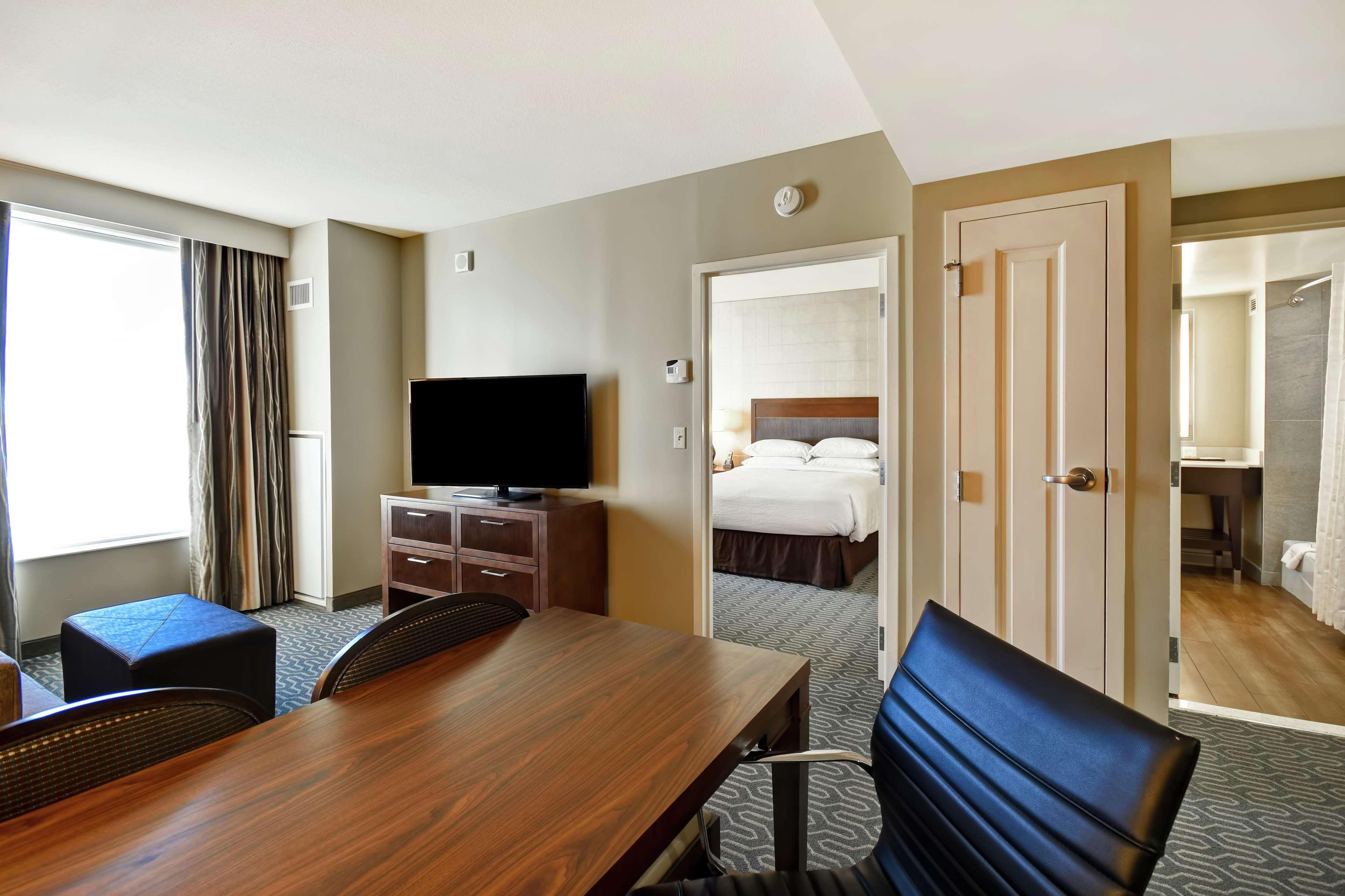 Embassy Suites Springfield Buitenkant foto