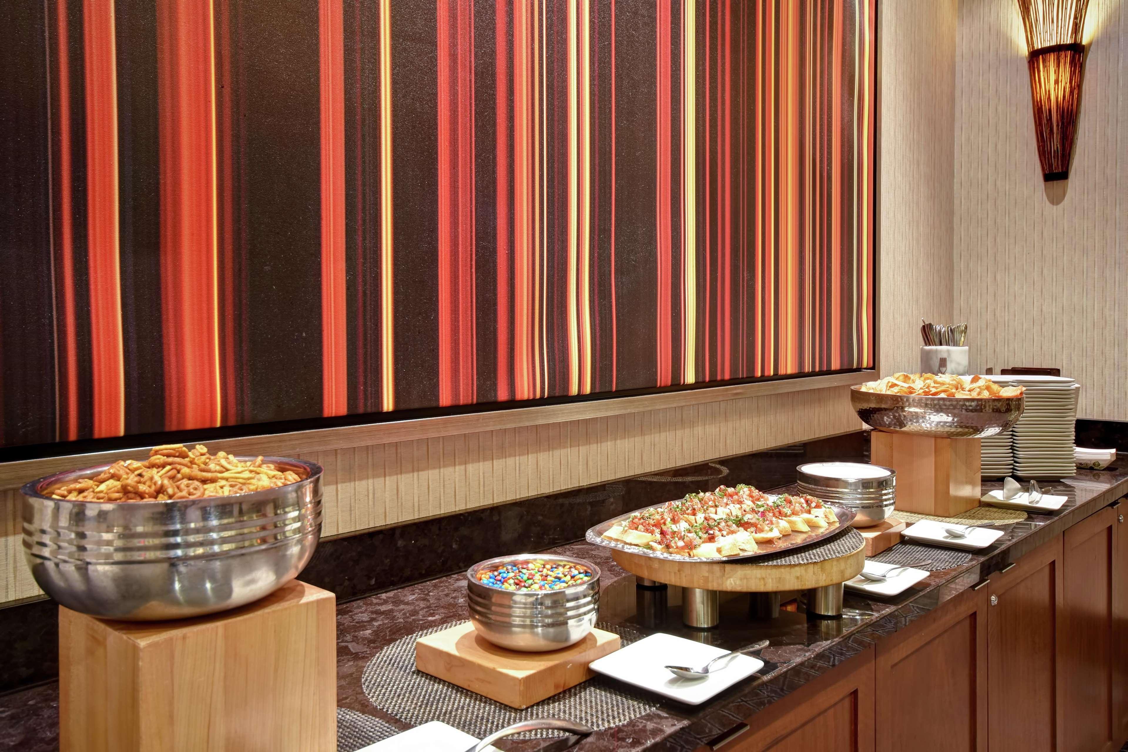 Embassy Suites Springfield Buitenkant foto