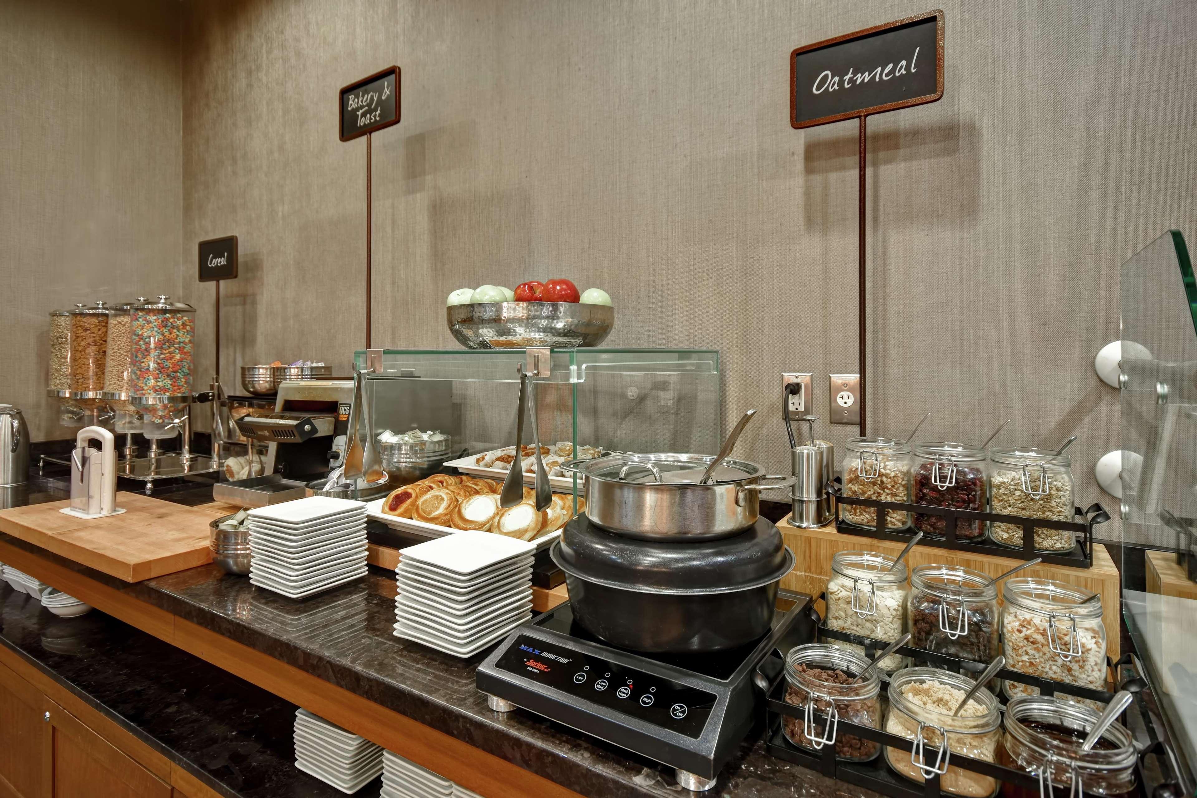 Embassy Suites Springfield Buitenkant foto
