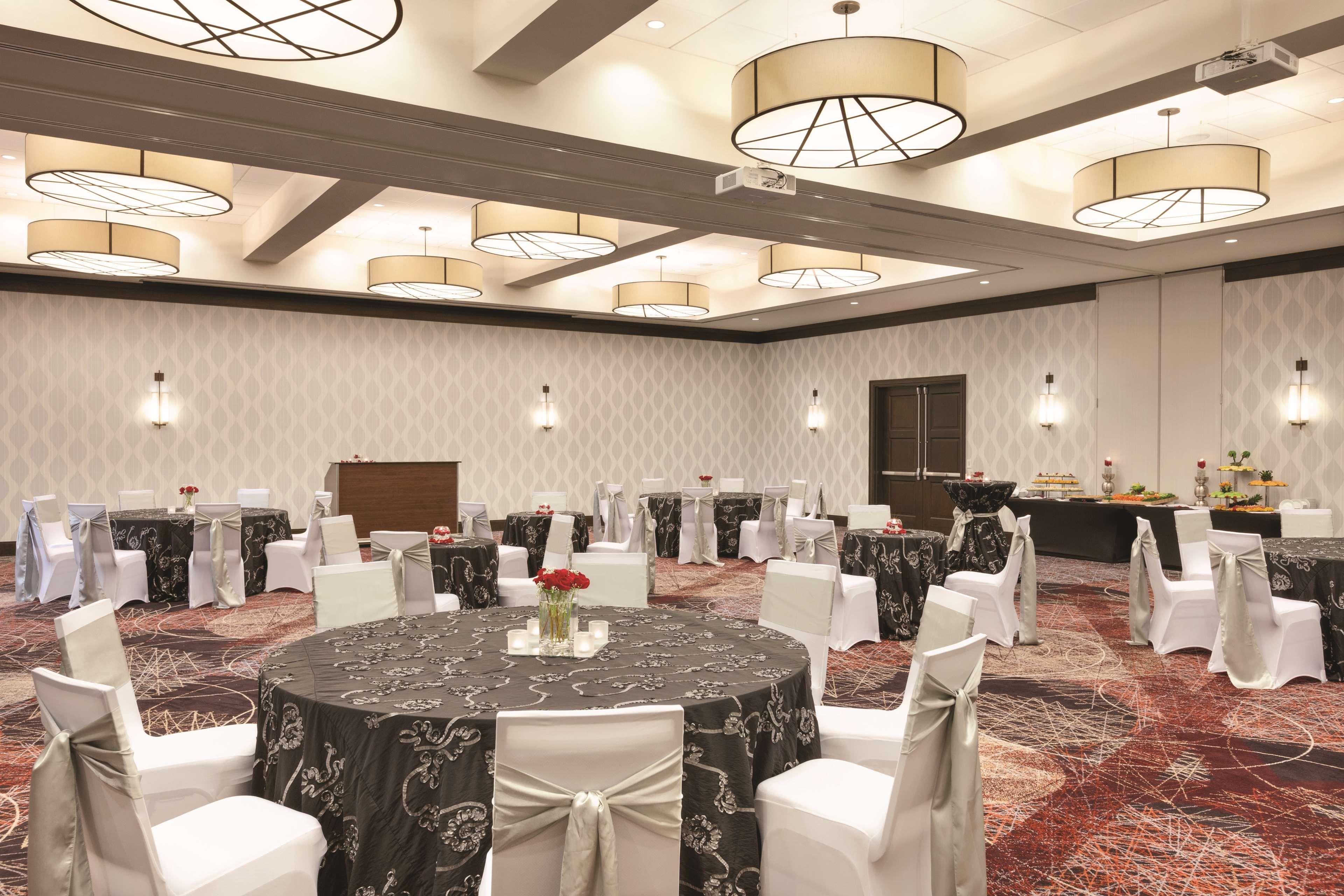 Embassy Suites Springfield Buitenkant foto