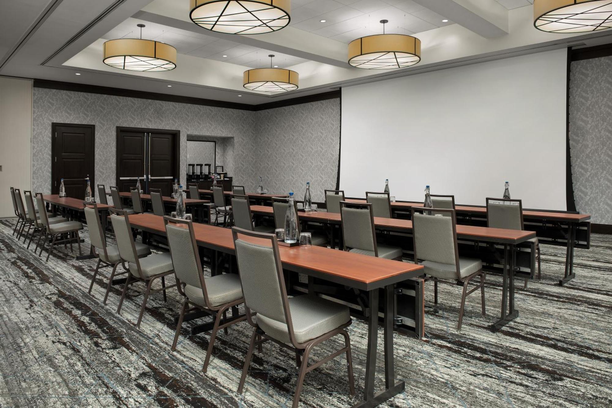 Embassy Suites Springfield Buitenkant foto